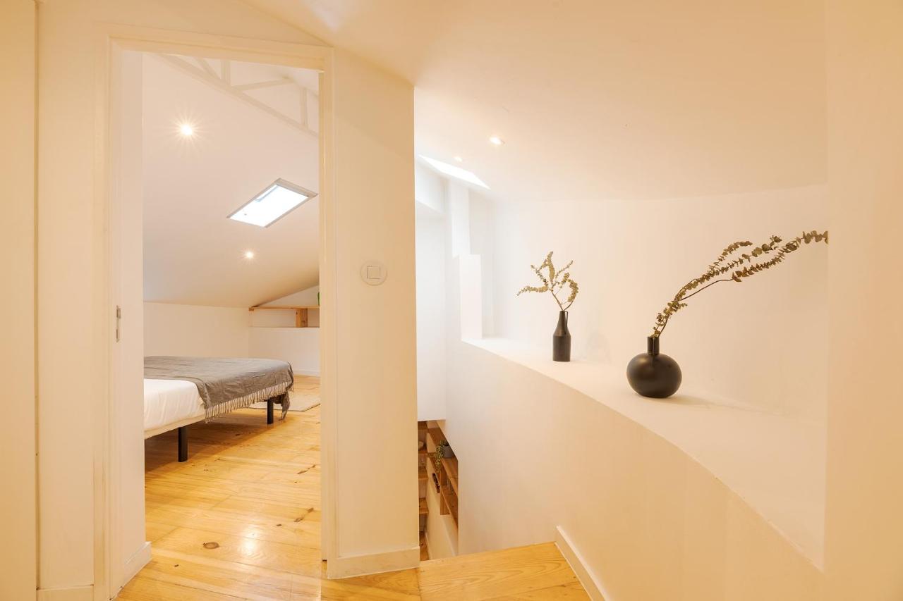 Appartement The Yellow House Spacious Duplex In Prazeres District Lisboa