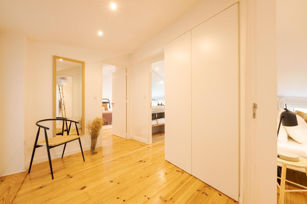The Yellow House Spacious Duplex In Prazeres District Appartement