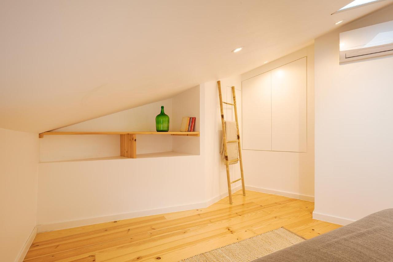 Appartement The Yellow House Spacious Duplex In Prazeres District Lisboa